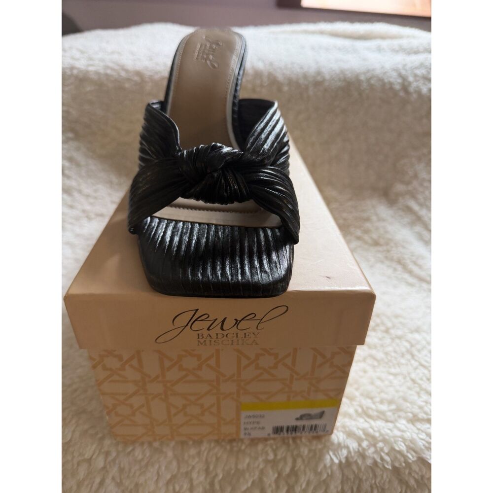 Badgley Mischka JEWEL Women's Hype Knot Wedge Evening Sandals 8.5 NIB